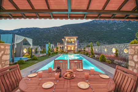 Villa Farm - Kalkan Bezirgan'da Açık &  Kapalı Havuzlu 2+1 Satılık Villa